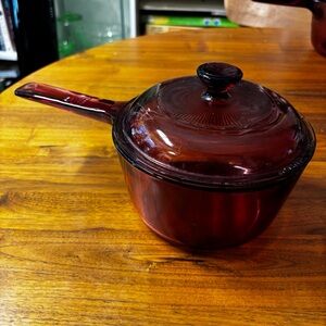 Vision Pyrex Corning cranberry 1 L saucepan with vented lid V-1-C